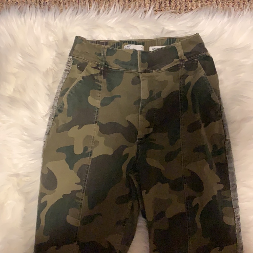 5 for $25🎈 Hollister camo ultra high rise camo pants - Picture 3 of 7